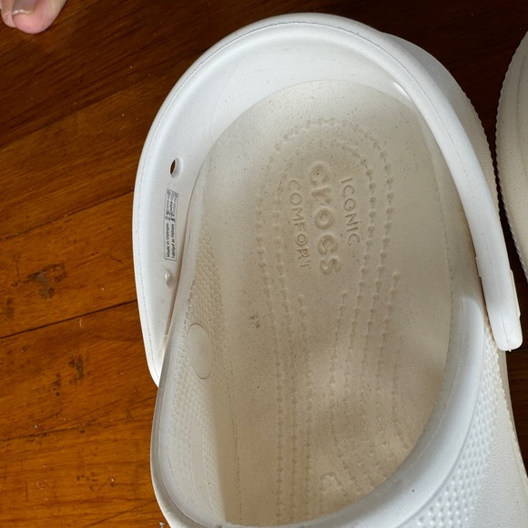White Crocs! Size M6 or W8. - Picture 2 of 5